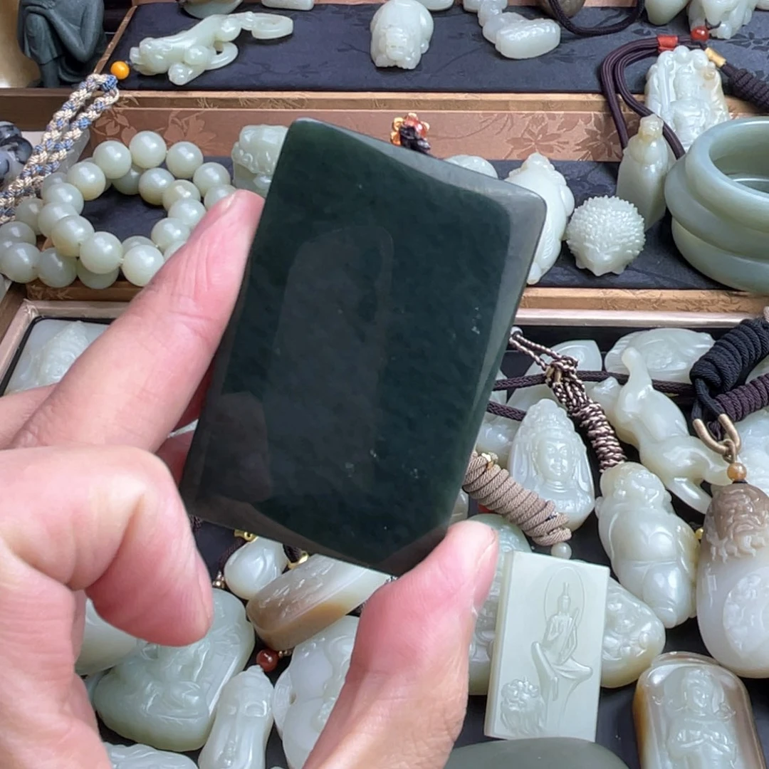 和田玉颈饰未镶嵌D****、