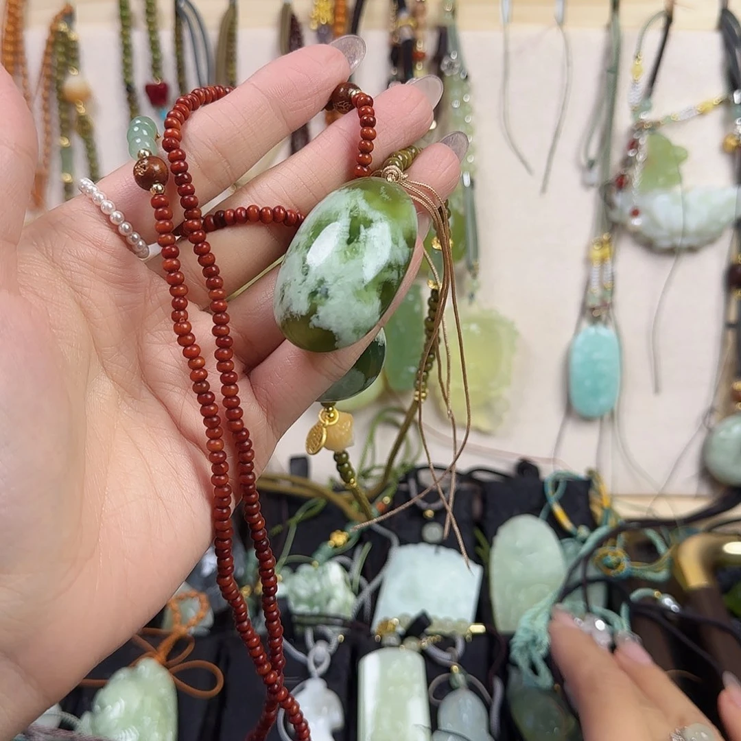 心***灯蛇纹石玉未镶嵌颈饰