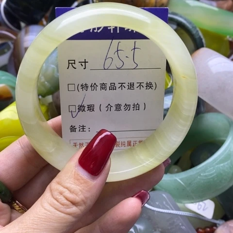 蛇纹石玉手镯足铂镶嵌