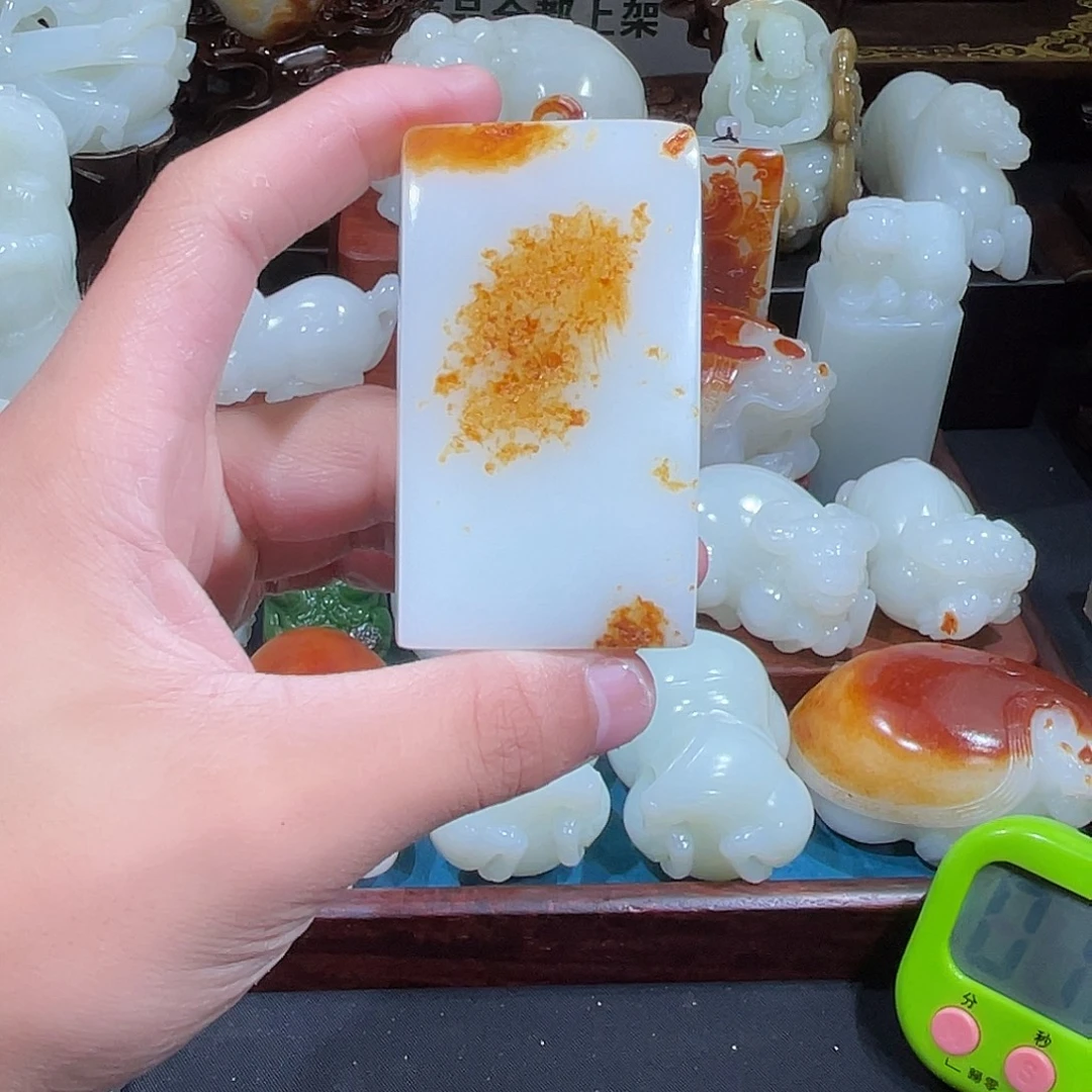 颈饰未镶嵌和田玉（糖玉）