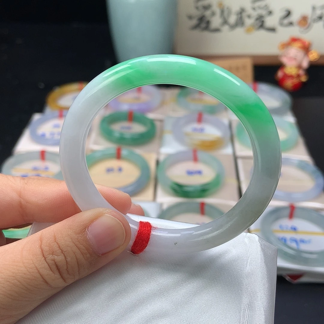 翡翠未镶嵌手镯15号白底青