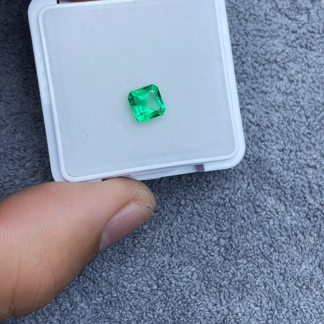 祖母绿裸石1.145Ct。