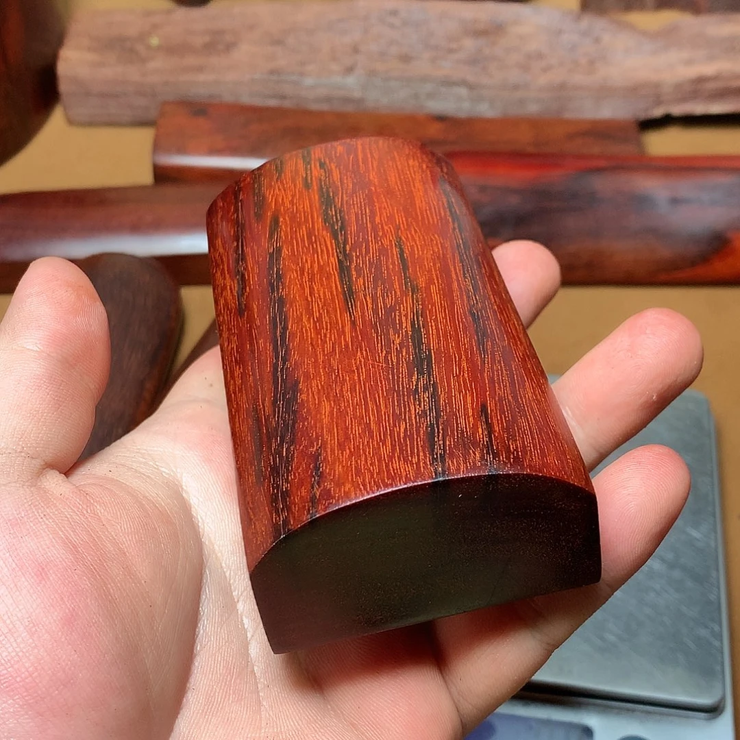 独***待檀香紫檀（小叶紫檀）