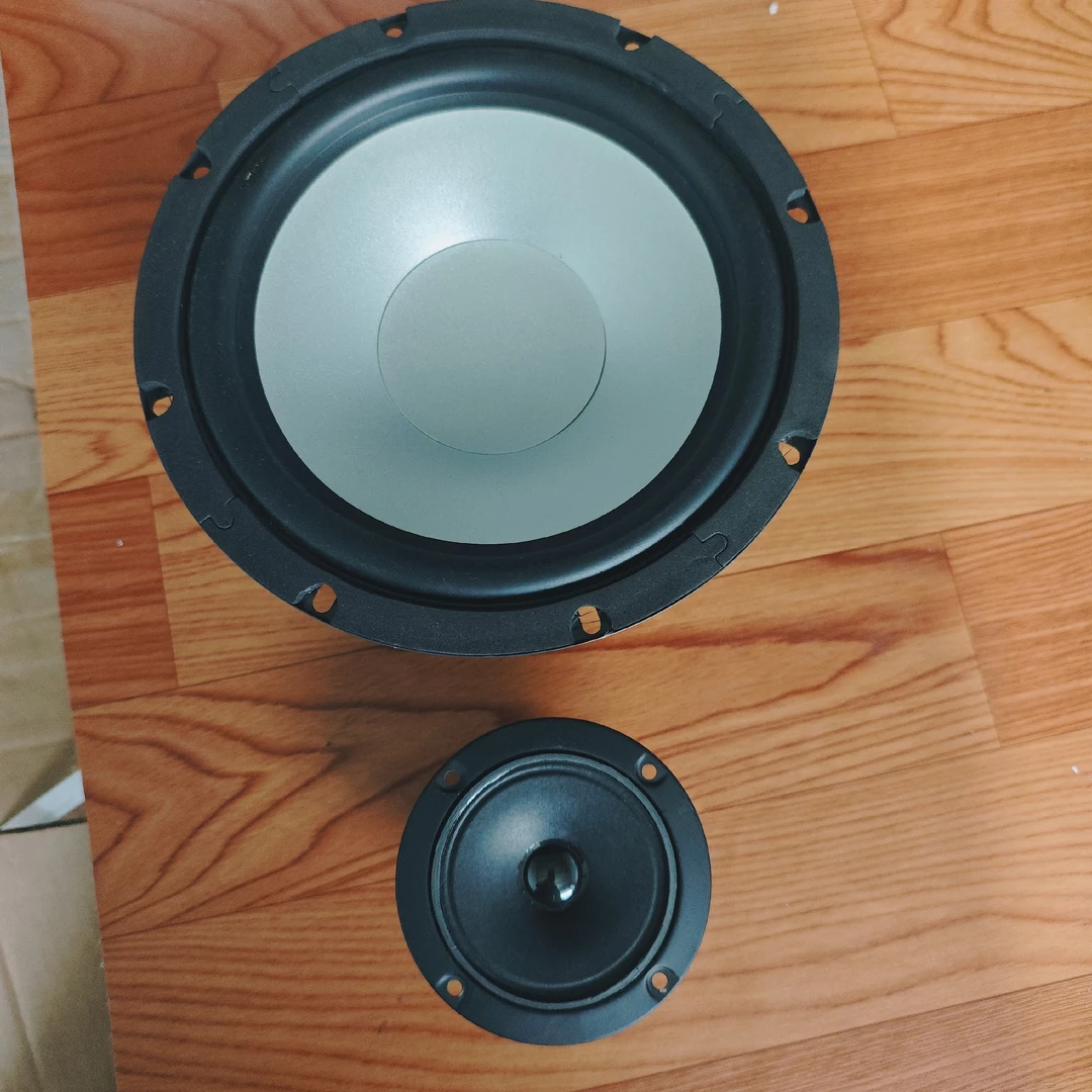 未拆封  工厂处理八寸100磁低音炮喇叭。再送一个高音。