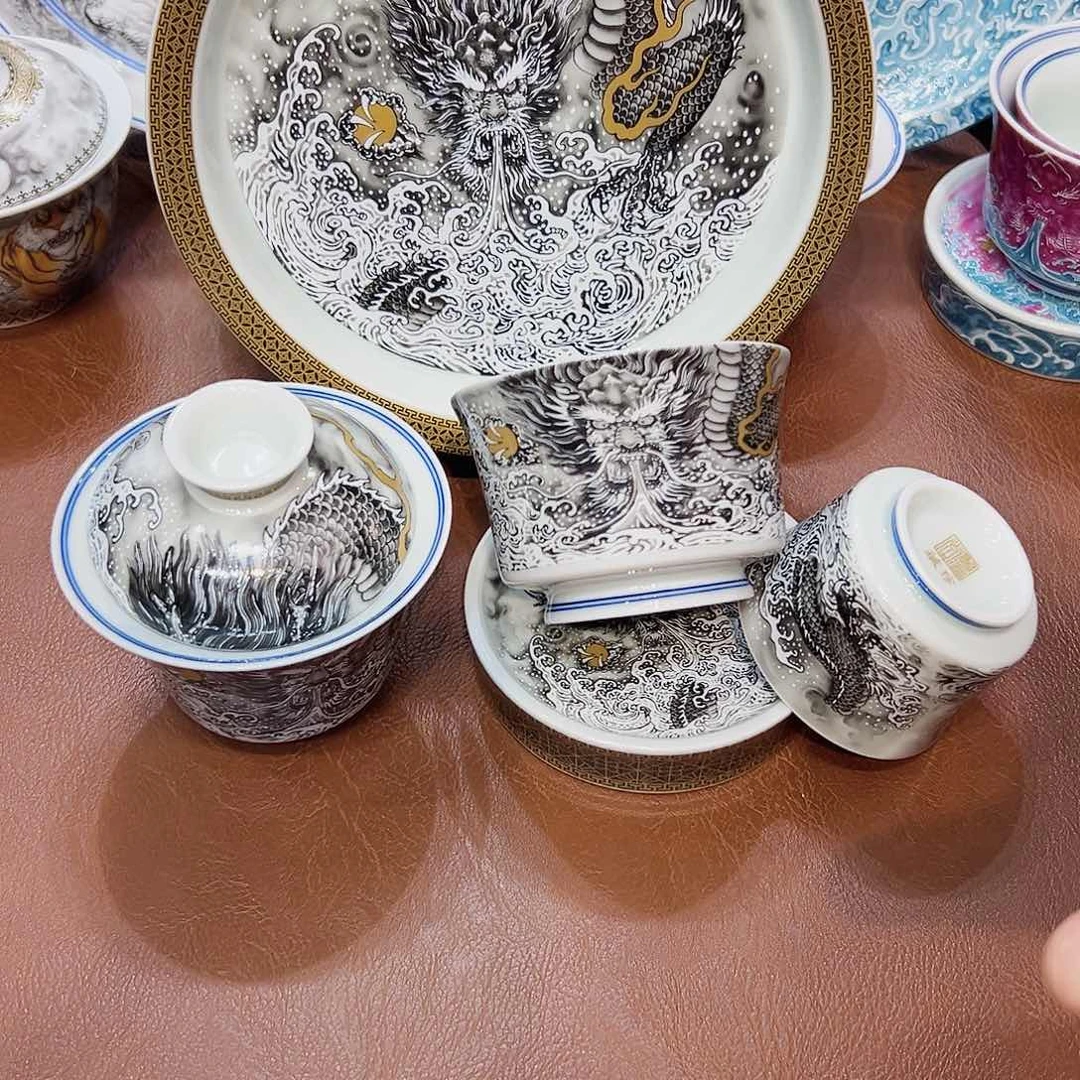 摆件景德镇陶瓷研究所工作的