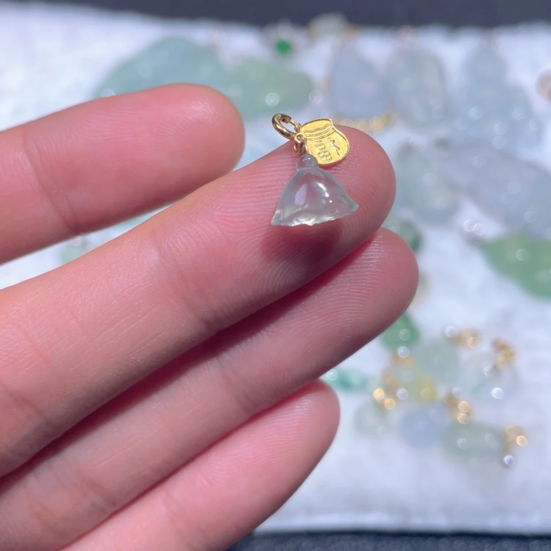 颈饰18K金镶嵌翡翠翡翠