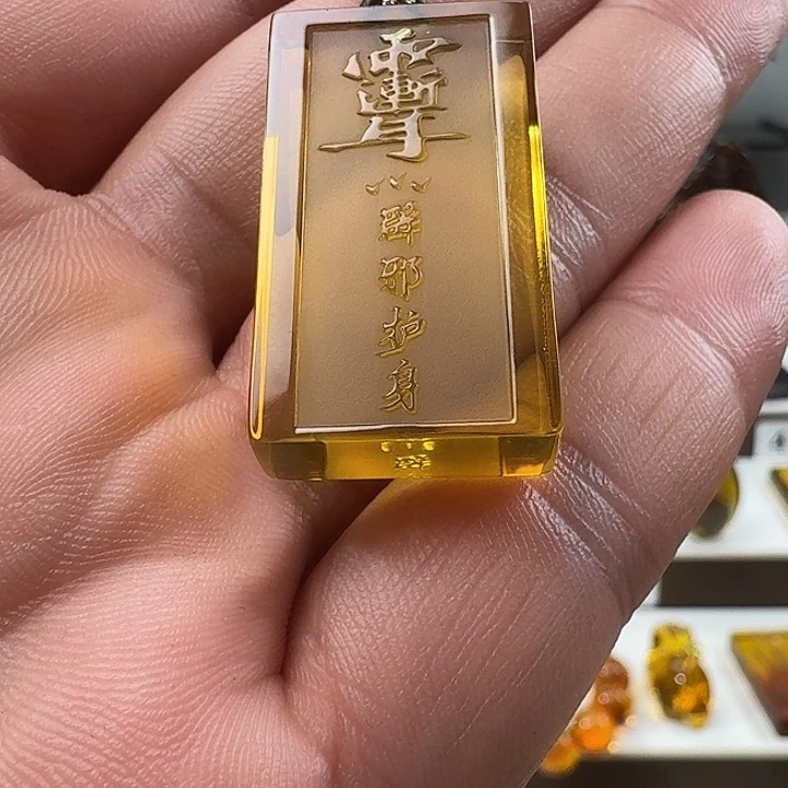 未镶嵌颈饰琥珀紫薇讳