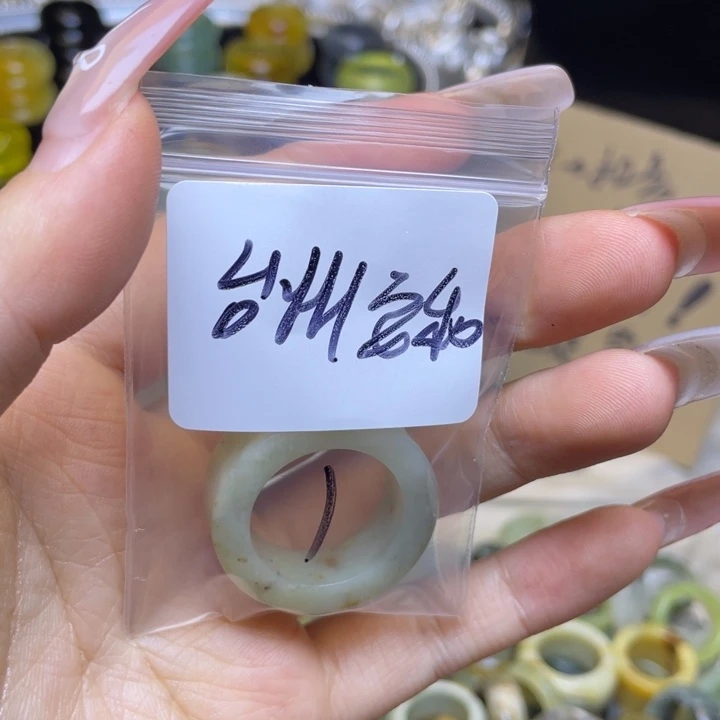 台***和蛇纹石玉合金戒指