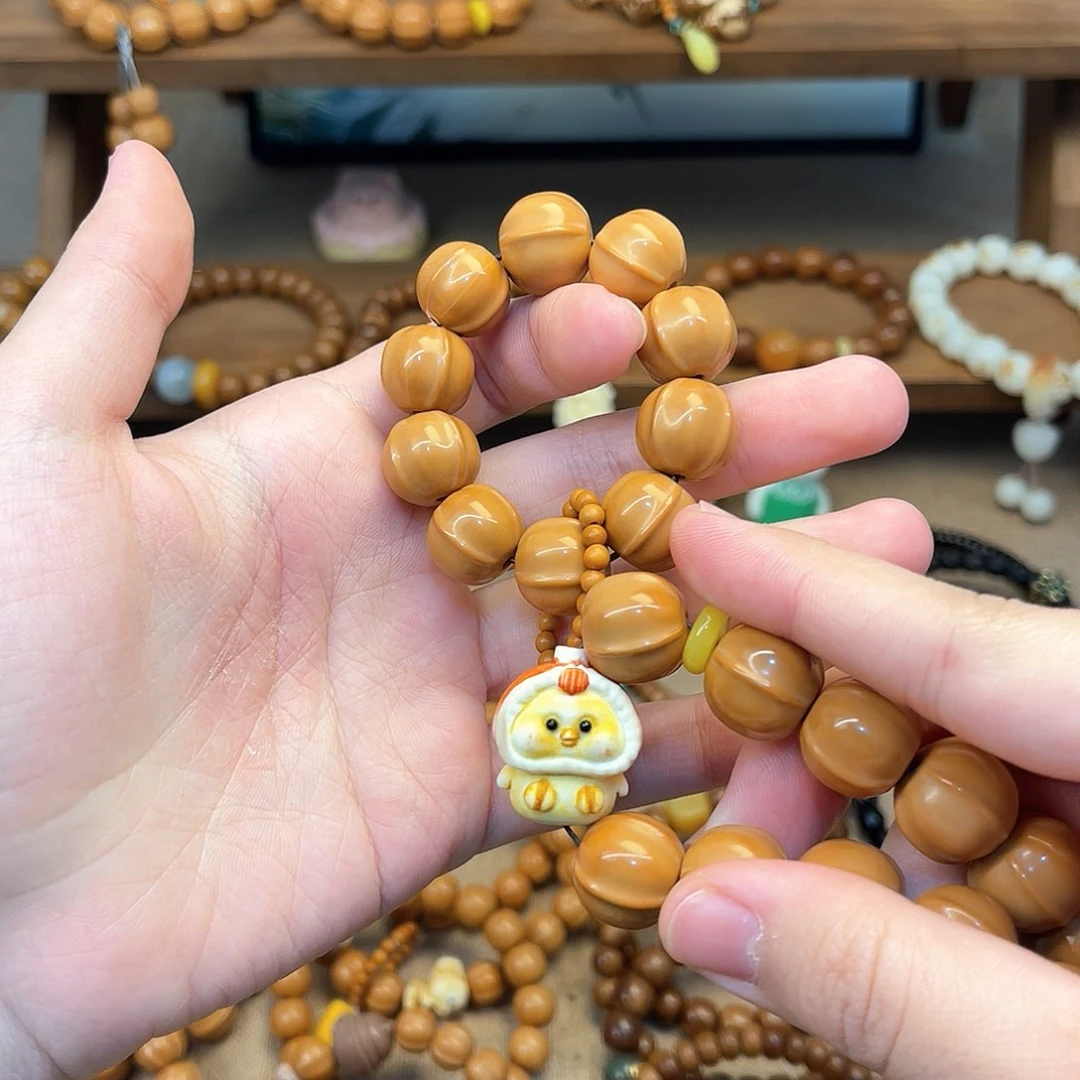 猴头核桃吊坠是***、手捻搭配小鸡