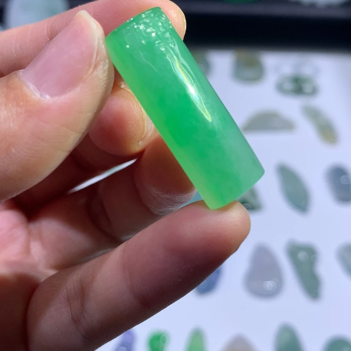 翡翠未镶嵌颈饰仿古牌
