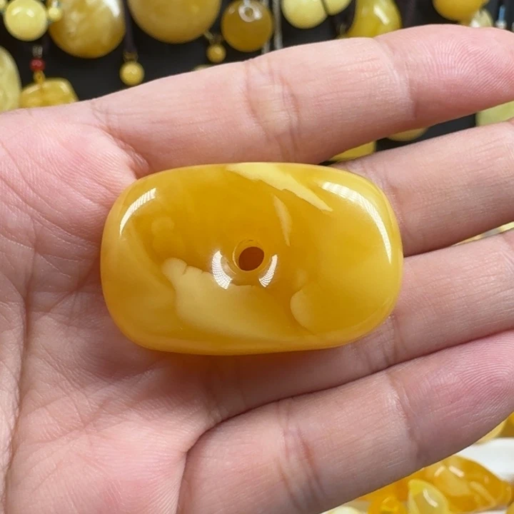 蜜蜡未镶嵌珠宝奇石