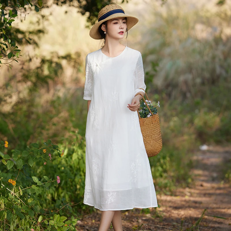 高端苎麻白色连衣裙女2025新款春夏新中式盘扣棉麻绣花改良旗袍裙