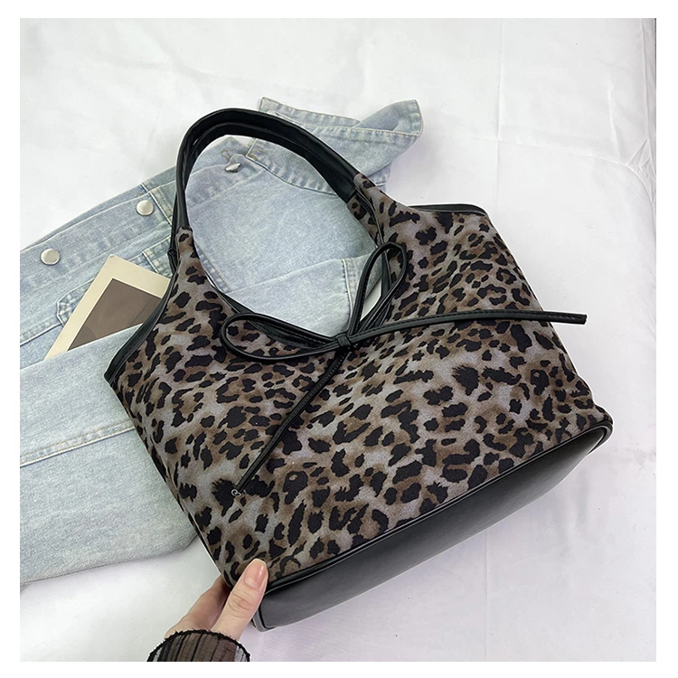 豹纹2025大容量托特斜挎小众百搭时髦网红女包包包包女包大容量