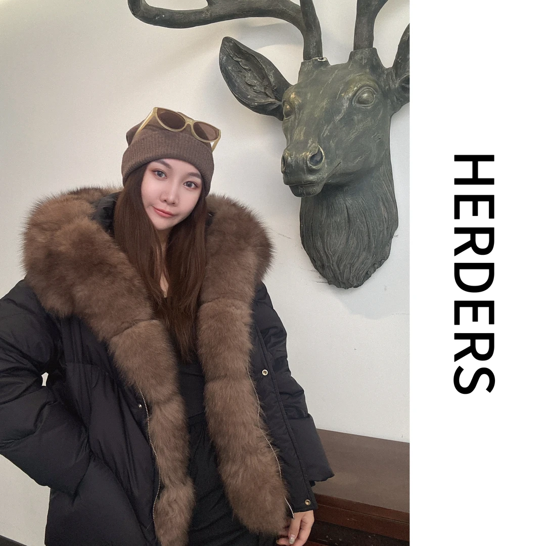HERDERS 短款大毛领纽扣款连帽羽绒服 255832