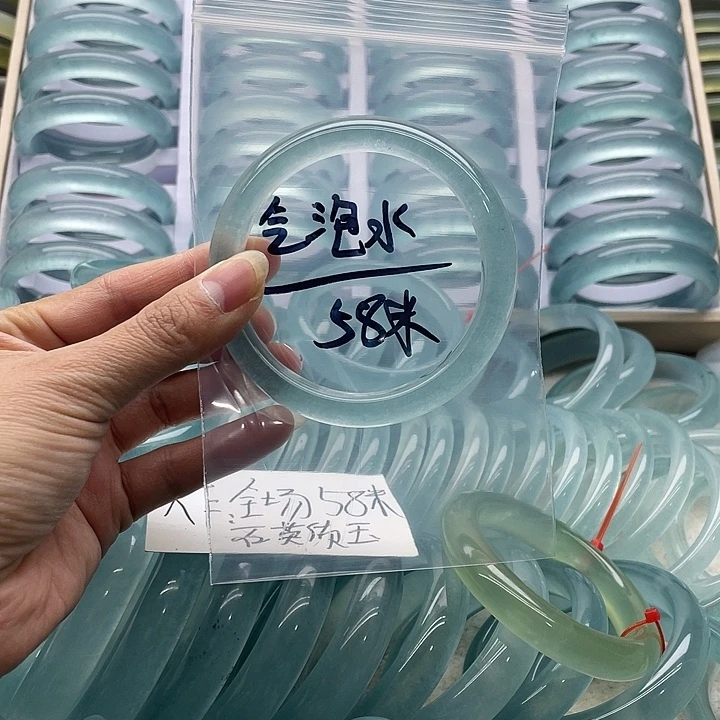 *****石英质玉未镶嵌手镯