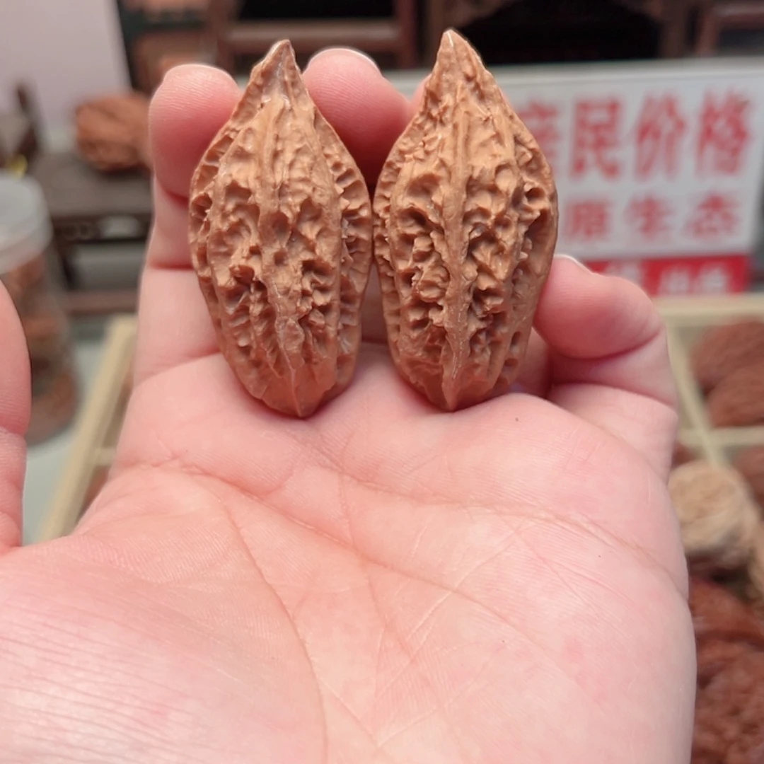 文玩核桃吊坠红皮柳叶