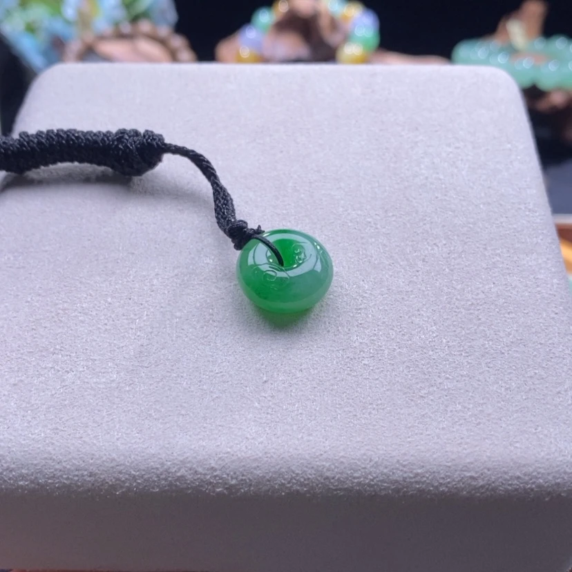 【闪购商品】翡翠颈饰未镶嵌翡翠辣绿扣