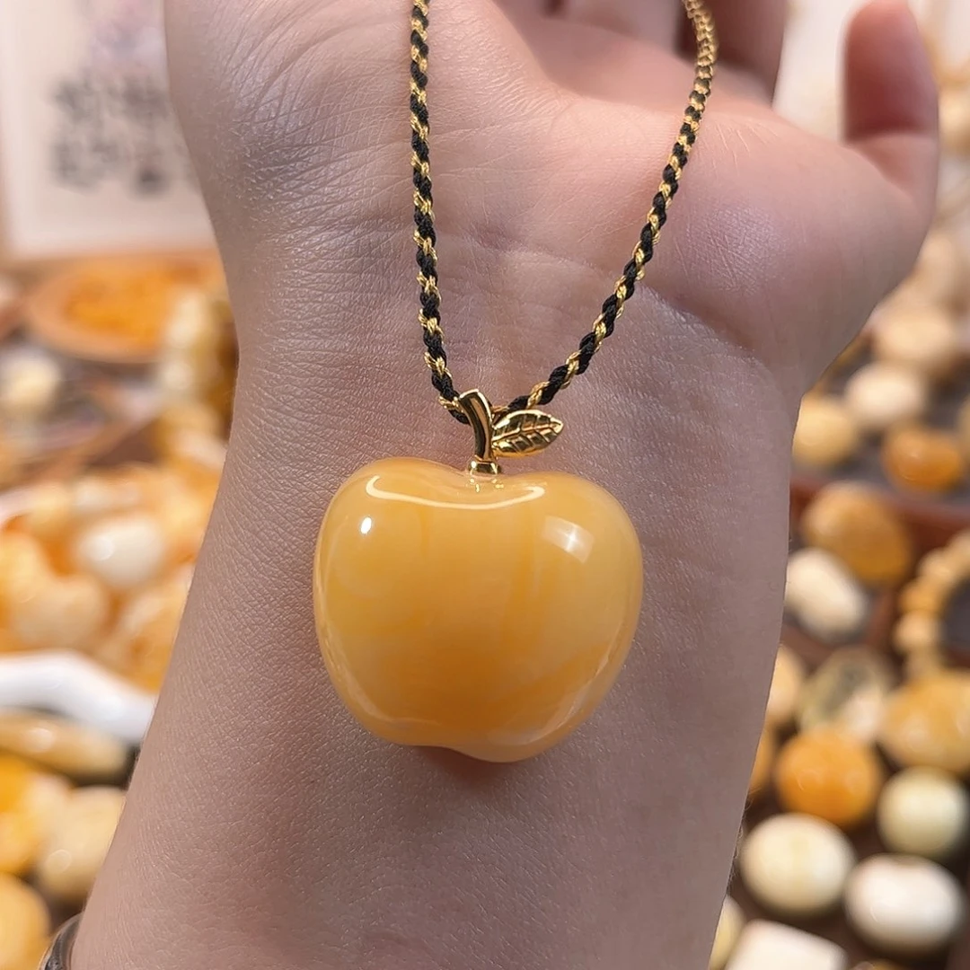 琥珀颈饰18K金镶嵌9****酱焦皮奶橘橘浓蜡金苹果吊坠