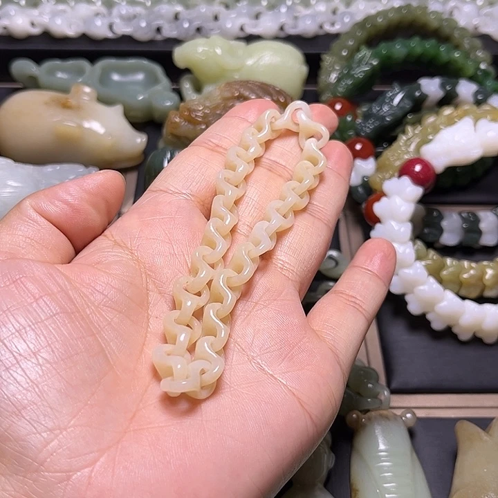 忍***让和田玉未镶嵌挂件