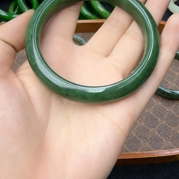 和田玉手镯未镶嵌碧玉60