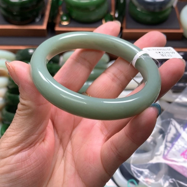 【闪购商品】未镶嵌手镯和田玉55