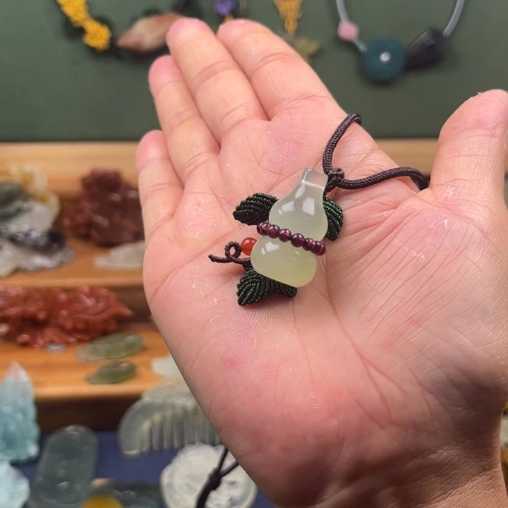 蛇纹石玉合金吊坠