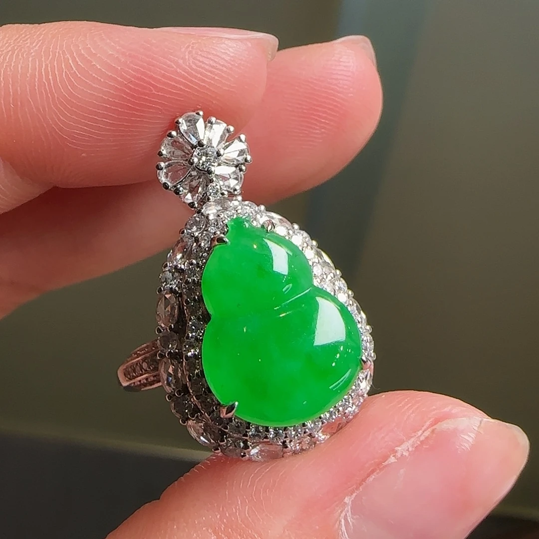 翡翠18K金镶嵌颈饰天然翡翠