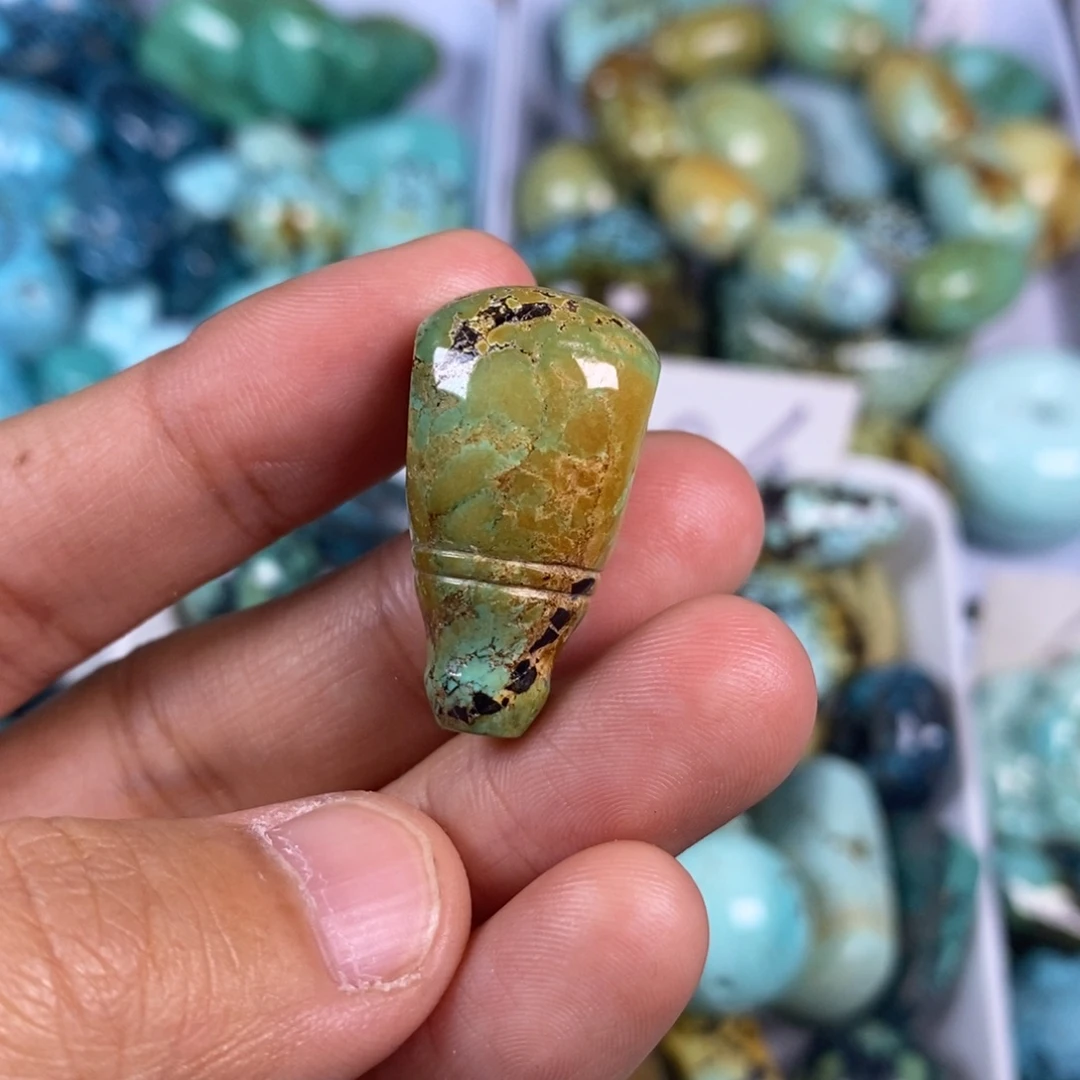 绿松石未镶嵌颈饰