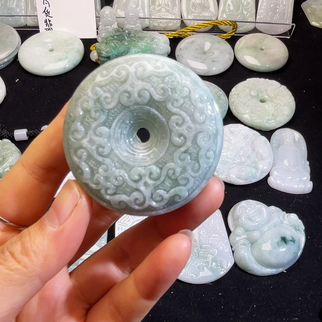 今***，翡翠未镶嵌颈饰平安扣