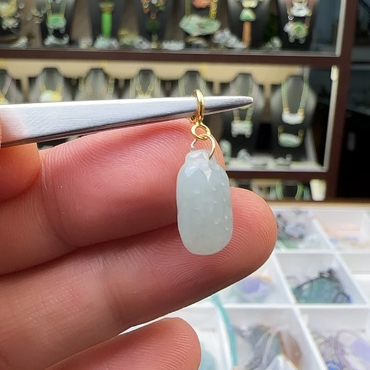 翡翠未镶嵌颈饰花生滴溜