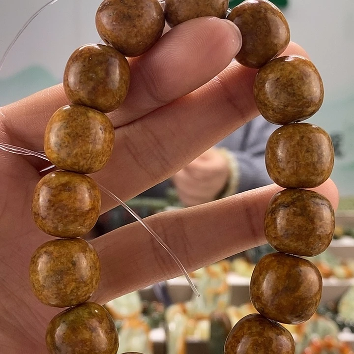 透闪石质玉手链未镶嵌有瑕，多样性随机发一串