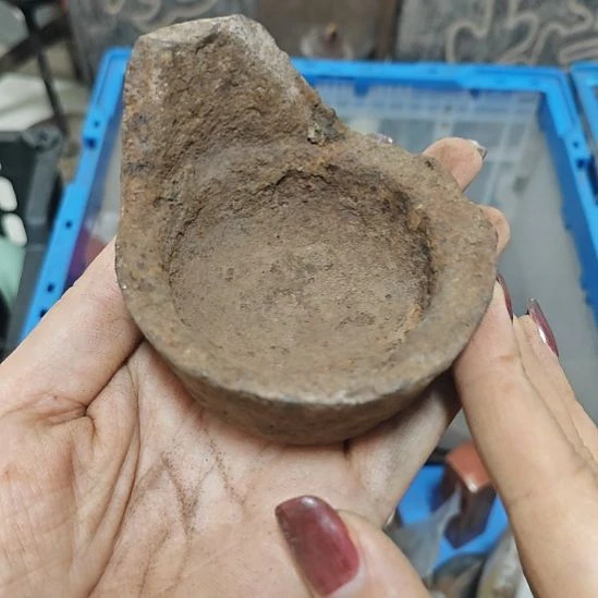 吴***珊瓷片陶瓷 摆件 孤品  微瑕  看好下单 NO退NO换