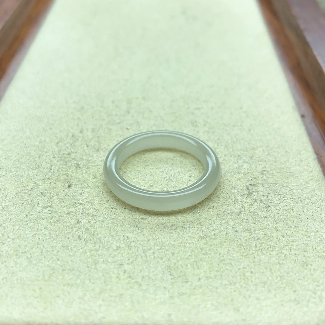 未镶嵌戒指和田玉82冰白细条13号