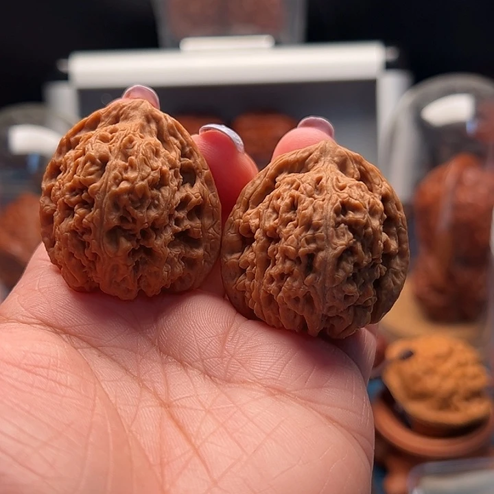 文玩核桃把件南疆石全品