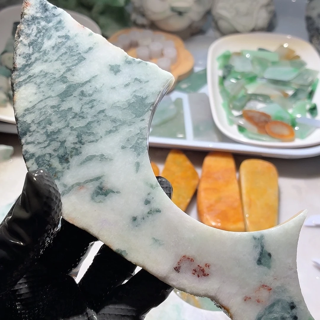 翡翠未镶嵌颈饰边角料