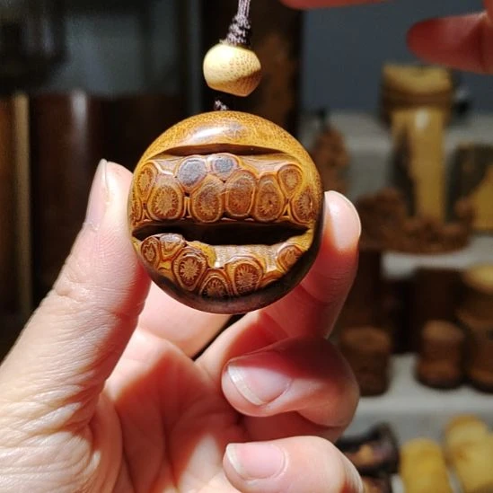 竹老竹根香襄手把件