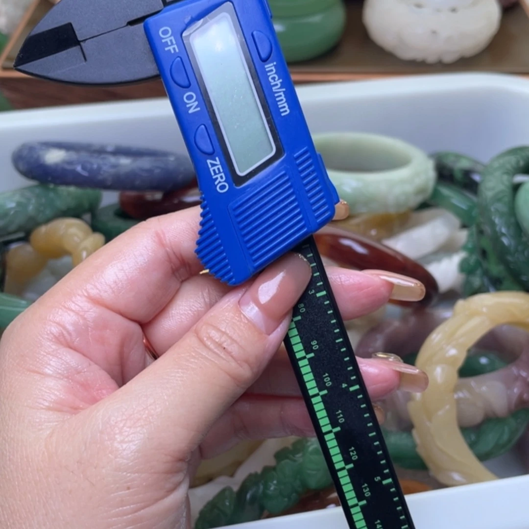 【闪购商品】未镶嵌手镯（圆镯）石英质玉