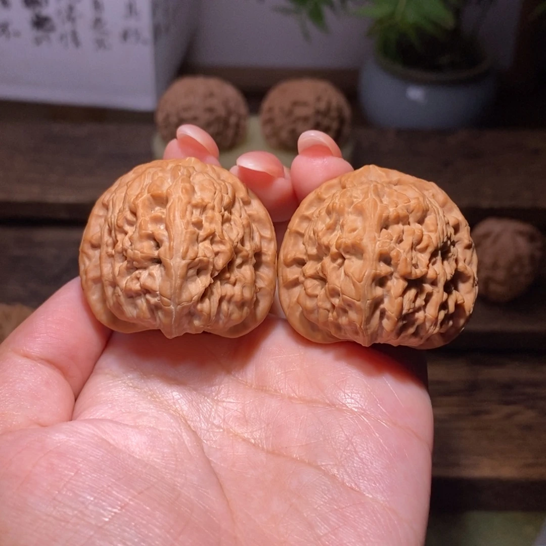 文玩核桃吊坠全品39三角白狮子头