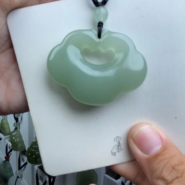 石英质玉未镶嵌颈饰