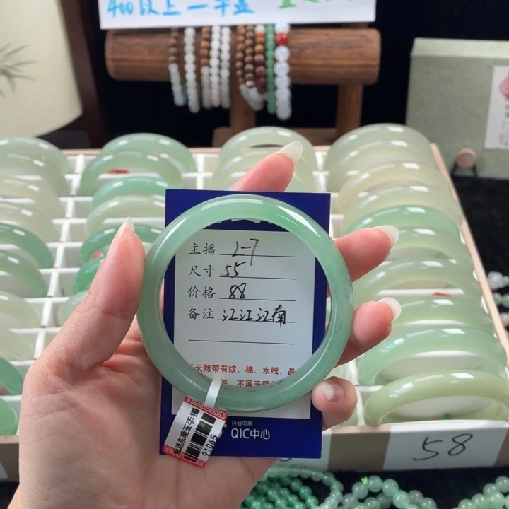 东陵石未镶嵌手镯