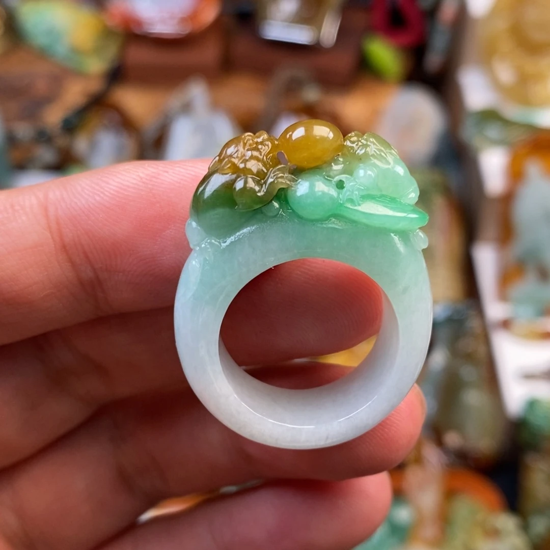 翡翠未镶嵌颈饰金蟾戒圈