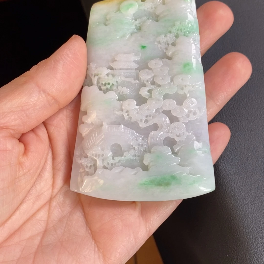 翡翠颈饰未镶嵌风*。山水