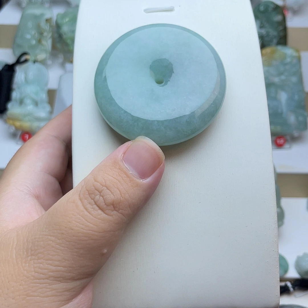 不***良翡翠未镶嵌颈饰平安扣