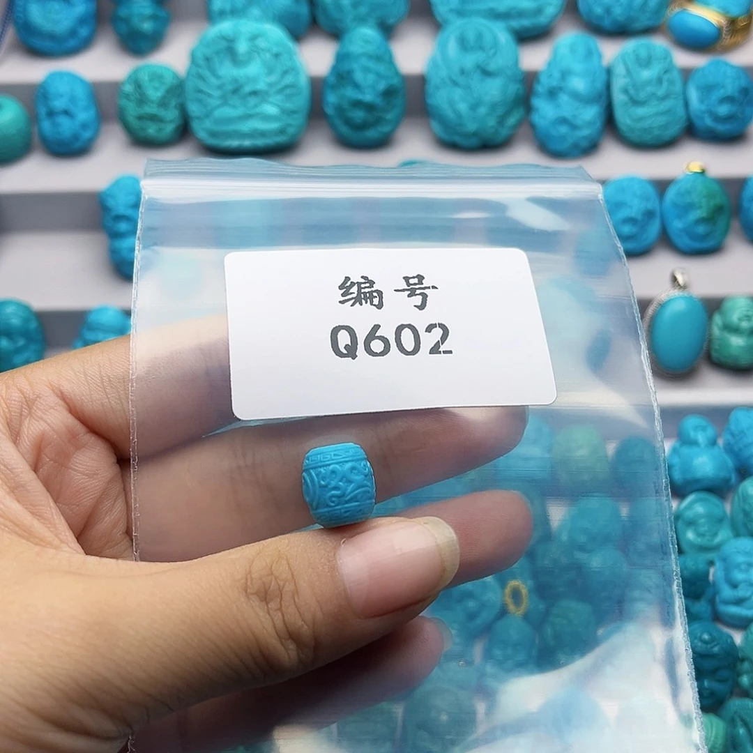 另***刂绿松石未镶嵌天然原矿雕刻绿松石