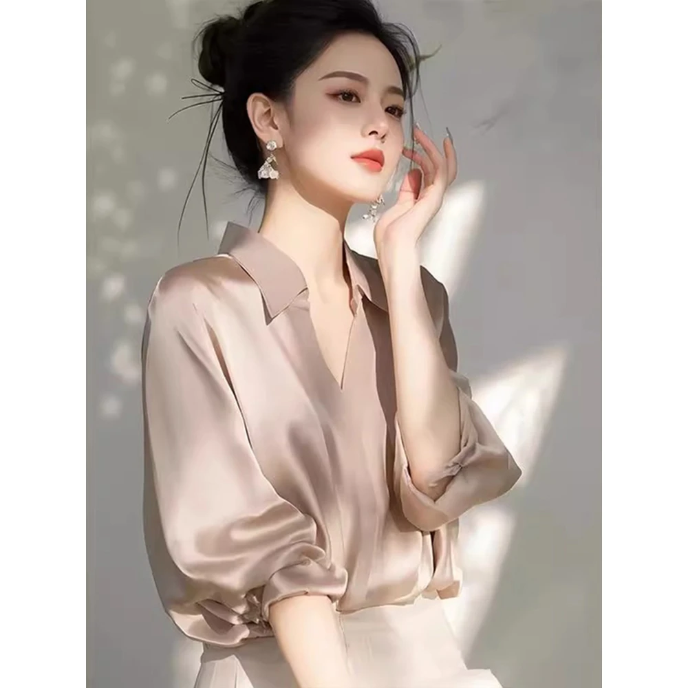 轻奢风杏色缎面衬衫2025春季新款V领衬衣超好看独特气质百搭上衣