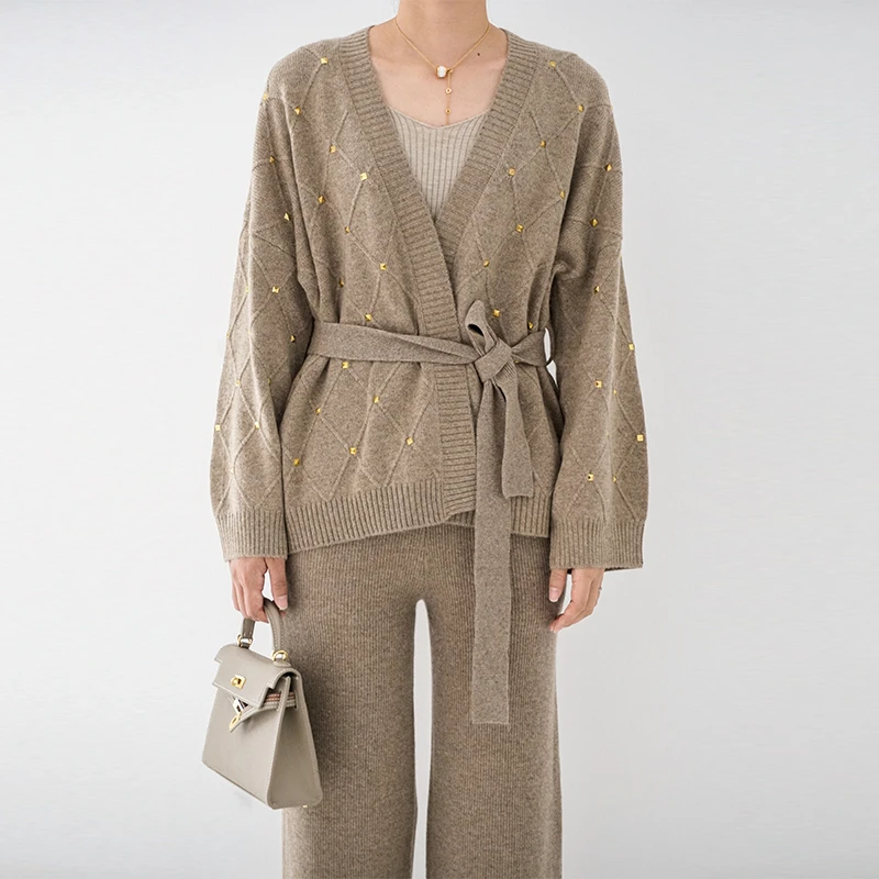 【100% 山羊绒】秋冬 V 领系带菱纹针织女宽松慵懒风 BCDR2108003