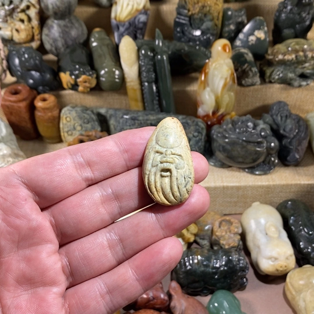 未镶嵌透闪石质玉挂件