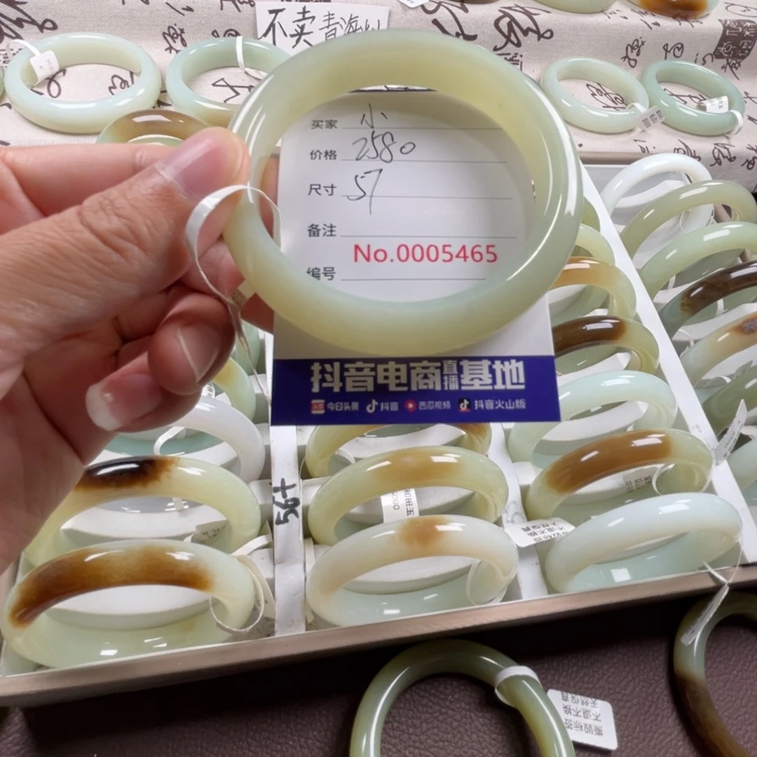 小***刀未镶嵌手镯和田玉