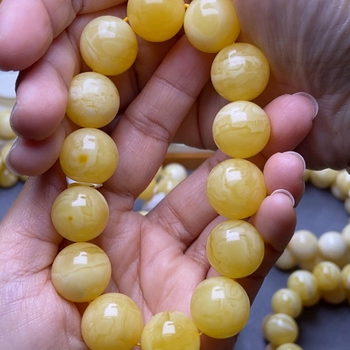 未镶嵌琥珀裸石1