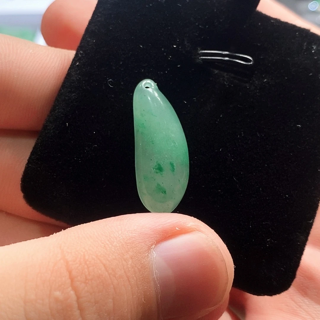 颈饰未镶嵌石英质玉